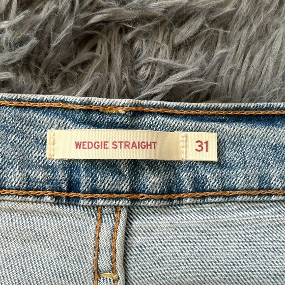 Levi’s Wedgie Straight Jeans - Picture 4 of 9